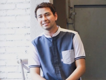 Raffi Ahmad Kepergok Tak Pakai Cincin Nikah Saat Rela Masukkan Tangan ke Sarang Nyamuk, Ada Apa?