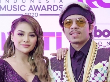 Segera Menikah, Aurel Hermansyah Mendadak Sindir Halus Orang Halu di Foto Romantis Bareng Atta