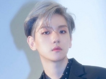 Baekhyun EXO Bikin Netter Terkejut Rela Pakai Baju Aneh Ini, Tetap Ganteng?