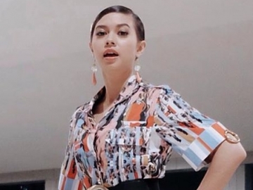 Yuki Kato Akhirnya Ikut Tantangan Viral, Tulis Pesan Manis Ini untuk Para Wanita