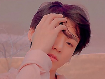 Jugkook BTS Tak Sengaja Pamer Pinggang Ramping Auto Bikin Kaum Hawa Iri