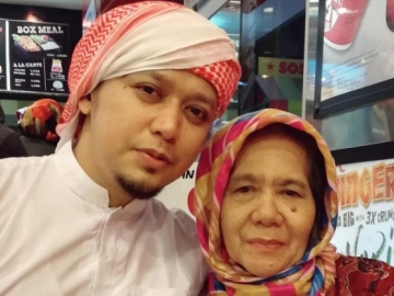 Kisah Pilu Vokalis Vagetoz Belum Menikah Demi Rawat Sang Ibu yang Sakit