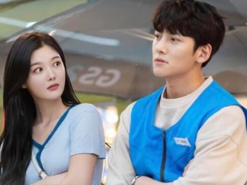 Tak Terbendung, Sorot Mata Ji Chang Wook dan Kim Yoo Jung Pancarkan Gairah Cinta