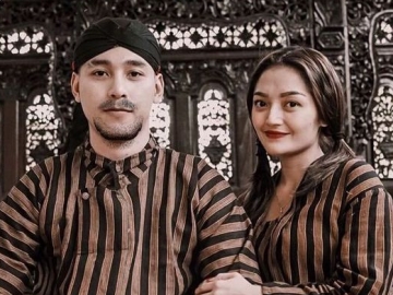 Siti Badriah dan Suami Disebut ‘Legend of the Blue Sea’ Versi Terbalik Gara-Gara Foto Ini