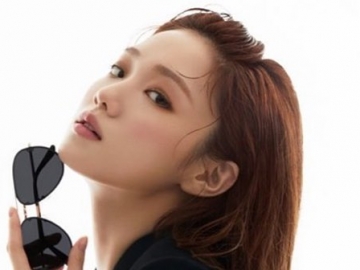 Ultah, Lee Sung Kyung Pamer Momen Tiup Lilin Dan Beragam Kado Manis