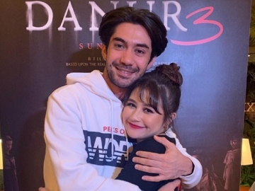 Pakai Kaos Couple ‘Istriku-Suamiku’ Bareng Reza Rahadian, Prilly Bikin Fans Makin Nggak Sabar
