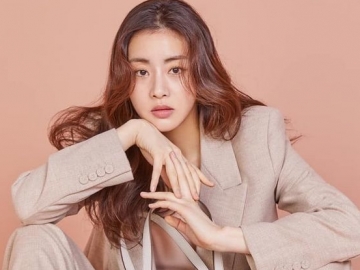 Kang Sora Tulis Surat untuk Penggemar Usai Umumkan Kabar Pernikahan dengan Pria Non Selebriti