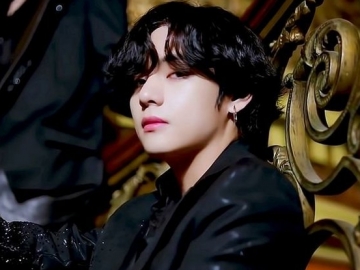 Masih Tampil Bak Pria Bule dengan Rambut Pirang, Penampilan V di Teaser MV 'Dynamite' Jadi Trending