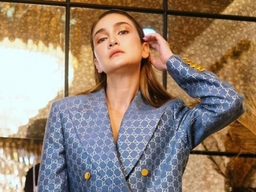 Luna Maya 'Diserbu' Komentar Sederet Artis Populer di Potret Pamer Otot Perut