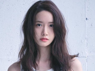 Yoona SNSD Bergaya Manis Sambil Mengecat Pintu Hingga Digoda Fans
