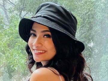 Vanessa Angel Sandingkan Penampilan Baru dengan Sederet Gaya Lawasnya, Suka yang Mana?