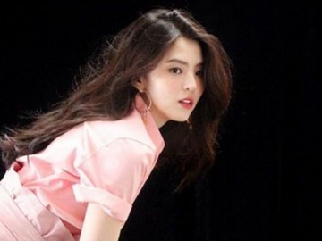 Han So Hee Pancarkan Pesona Sensual Nan Elegan dalam Kampanye Merk Sepatu Terbaru