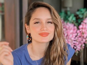 Foto dari Jauh, Abs Cinta Laura Masih Terlihat Jelas Curi Fokus Utama Hingga Banjir Sanjungan