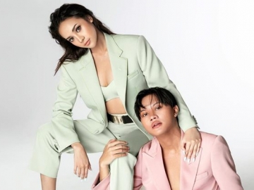 Gendong Mesra Kucing Rizky Febian, Anya Geraldine Ngode Pengin Nikah dan Timang Anak