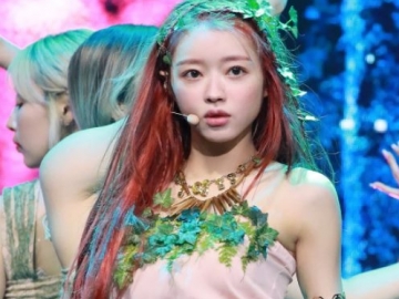 CEO WM Entertainment Tertangkap Sedang Menangis di Showcase Debut YooA Oh My Girl