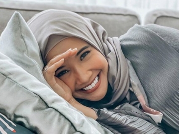 Masuki Kehamilan 10 Minggu, Baby Bump Zaskia Sungkar Terpampang Nyata Diserbu Doa Rekan Artis