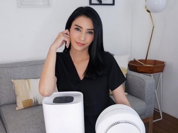 Jarang Berponi, Penampilan Baru Tyas Mirasih Bikin Pangling