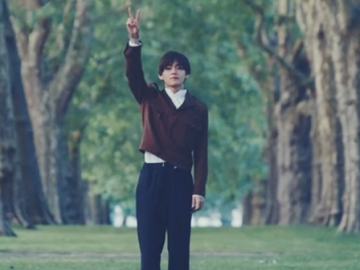 Diduga Ngelamun, Lucunya V BTS Salah Jalan Saat Masuk Gedung MBC Radio