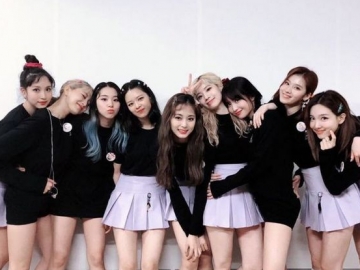 Minta Tindak Para Haters Hingga Bubarkan Naive, Fans Twice Kirim Truk Protes di depan Gedung JYP