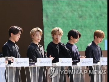 BTS Bertingkah Kocak Meski Datang ke Acara Resmi Negara Hingga Fans ‘Geleng-Geleng’