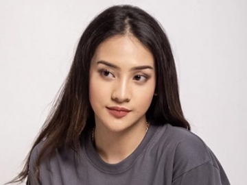 Cerita Anya Geraldine Rasakan Perubahan Ini Usai Perdana Ikut Salat Subuh Berjamaah di Masjid