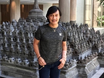 Terinspirasi Dinar Candy Jual Celana Dalam Bekas 50 Juta, Katon Bagaskara Promosi Kaos Kaki Bolong