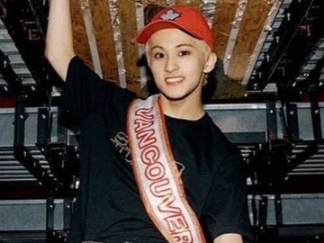 Foto Bareng Mark NCT 127 Berkali-Kali, Wanita Ini Bikin Serangan Jantung