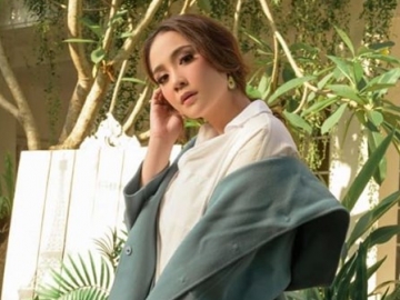 'Terciduk' Kenakan Headphone Mahal, Penampilan Unik Nagita Slavina Lebih Disorot