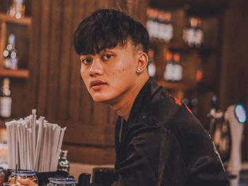 Rizky Febian Mesra dengan Wanita Cantik Hingga Ciumi Pundak, Nama Anya Geraldine Malah Terseret
