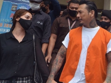 Mesra di Mobil Tahanan, Komisi Kejaksaan Sebut Jerinx SID Lakukan Pelanggaran