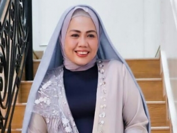 Ely Sugigi Pakai Baju Pengantin Bareng Pacar Diduga Prewed, Bakal Segera Nikah ke-5 Kalinya?