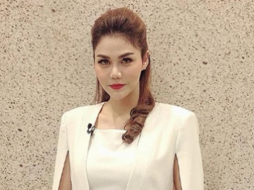 Cover Dance Lagu EXID, Sikap DJ Katty Butterfly Cegah Rok Mini Tersingkap Disorot