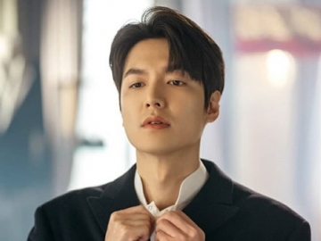 Aksi 'Pecicilan' Lee Min Ho Panjat Pembatas Jalan Bikin Geleng-Geleng