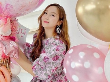 Debut Novel Jessica Sukses Masuk Daftar Buku Terlaris Versi New York Times