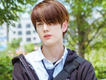 Foto Younghoon The Boyz Dicium Seorang Wanita Bikin Hati ‘Potek’