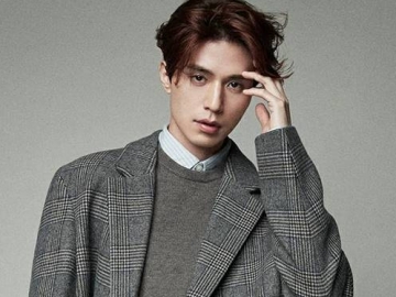 Pakai Kacamata, Lee Dong Wook Tampil Bak CEO Bikin Ambyar