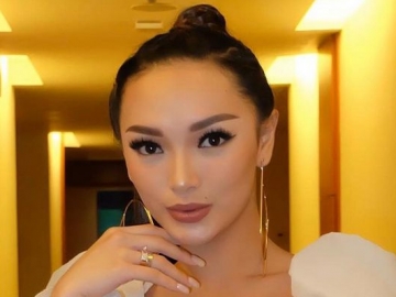 Tampil Berhijab, Zaskia Gotik Ramai Dipuji Rekan Artis Hingga Bikin Pangling Dikira Imel Putri