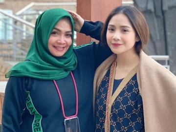 Ibu Nagita Slavina Terseret di Video TikTok Bahas Black Card, Kenapa?