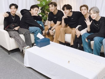 BTS Rilis Produk Air Minum Kemasan, Harga Dan Khasiatnya Bikin Halu