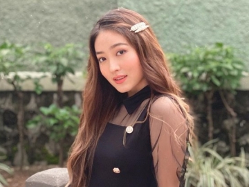 Kecantikan Natasha Wilona Tampil Genit dengan Kacamata Jadi Buah Bibir