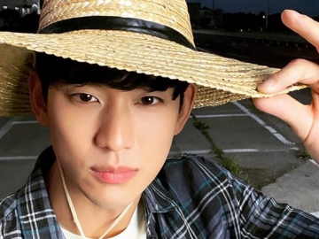 Foto Bareng 'Kembaran', Kim Soo Hyun Bikin Kesengsem
