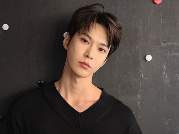 Heboh Doyoung NCT Nyanyikan Lagu Musisi Tanah Air Ini di Siaran Live