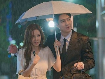 BTS Adegan Ciuman dan Buka Baju Seohyun-Go Kyung Pyo di 'Private Lives' Bikin Imajinasi Makin Liar