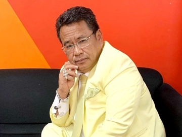 Ultah ke-61, Hotman Paris Dapat Kejutan dari Anak Hingga Banjir Ucapan Selamat dari Sederet Artis