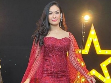 Berpenampilan Bak Anak SMA, Iis Dahlia Tuai Kecaman Saat Naik Motor Karena Hal Ini