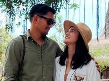 Foto Ibnu Jamil Romantis Berlutut Satu Kaki di Depan Ririn Ekawati Bikin Heboh, Lamaran?