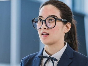 Moon Ga Young Berubah Jadi Siswa SMA Jerawatan dan Berkacamata di 'True Beauty'