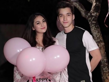 Genap 4 Tahun, Stefan William Rayakan Anniversary Pernikahan dengan Foto Romantis Ini