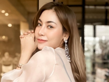 Liza Aditya Pamer Foto Mesra Bareng Irwan DA Hingga Beri Panggilan Ini, Pacaran?
