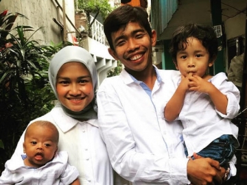 Sang Istri Lahirkan Anak Ketiga, Dede Sunandar Bongkar Jenis Kelamin Sang Buah Hati